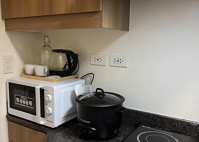 アパートホテル The Camden Place マニラ市